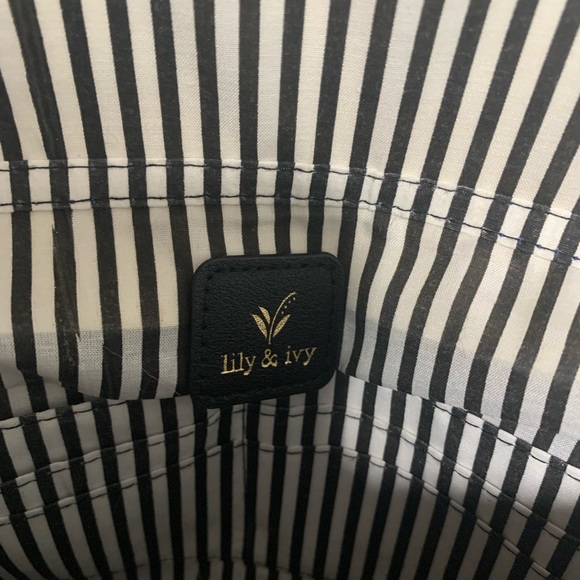 black lily and ivy fuzzy clutch - Picture 3 of 5